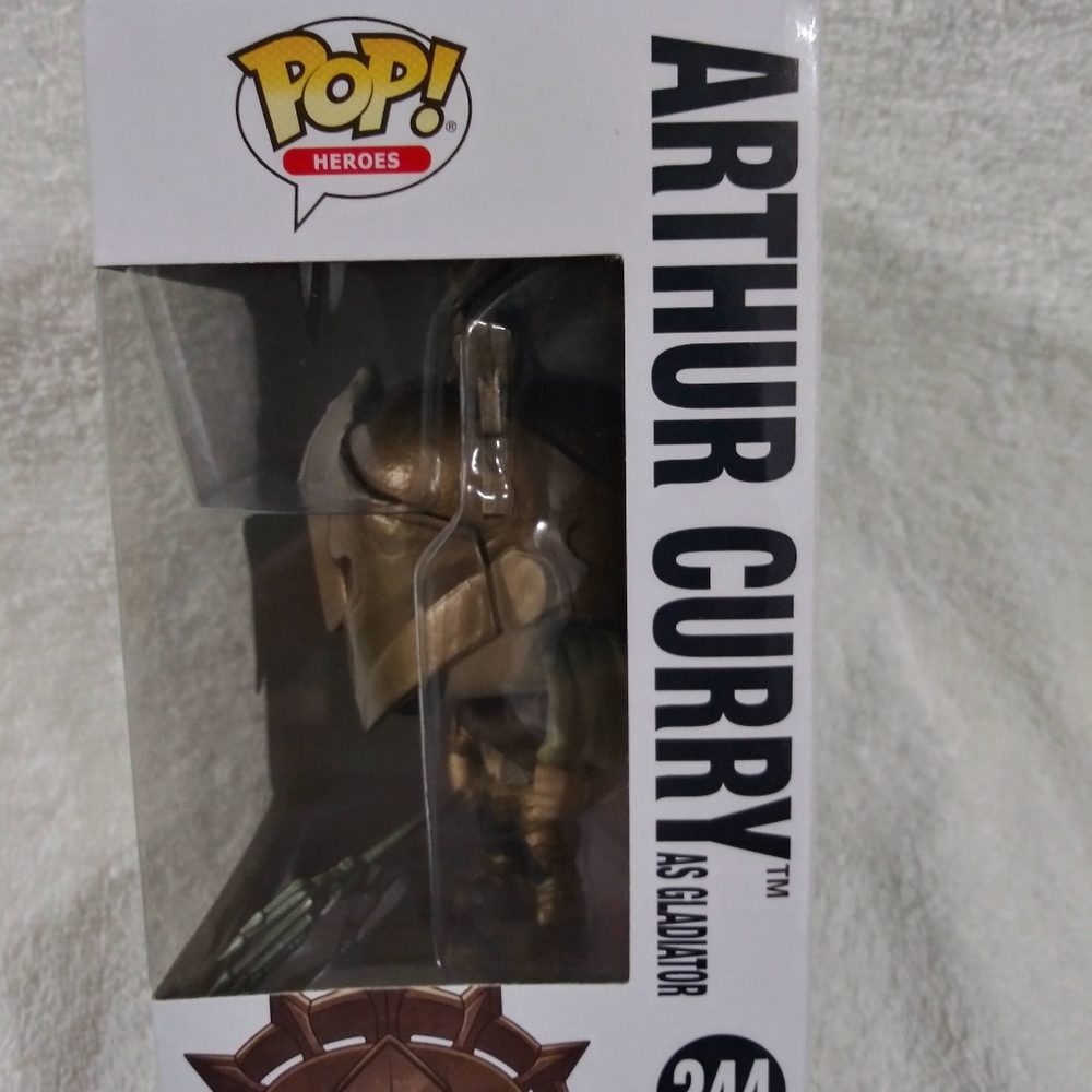 Funko Pop Arthur Curry as Gladiator - Picture 4 of 5